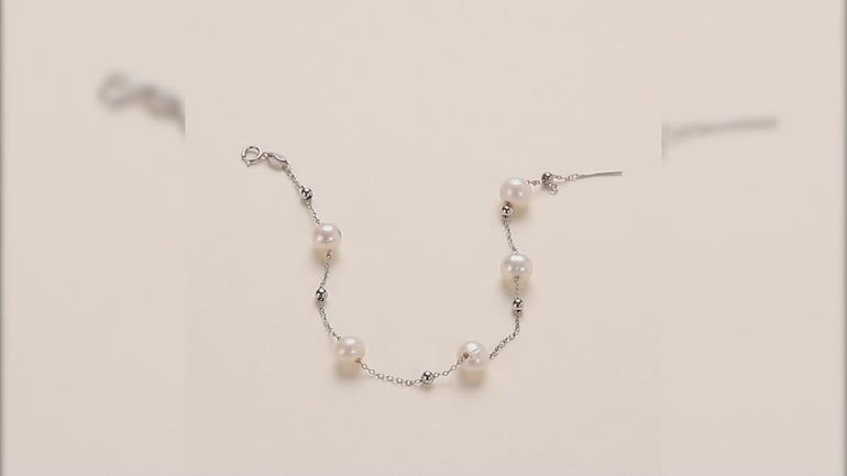 silver chain bracelet 
